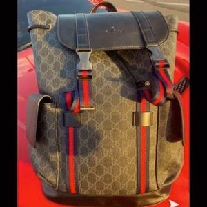 gucci back pack bout for 1000$ hmu with offers